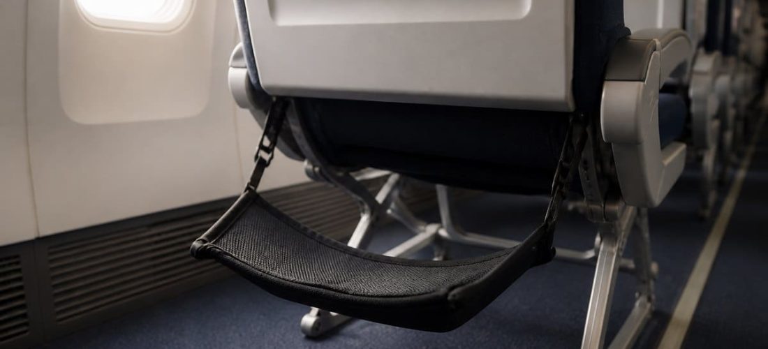 Repose-pieds d'avion : vraiment utile sur un long vol ?