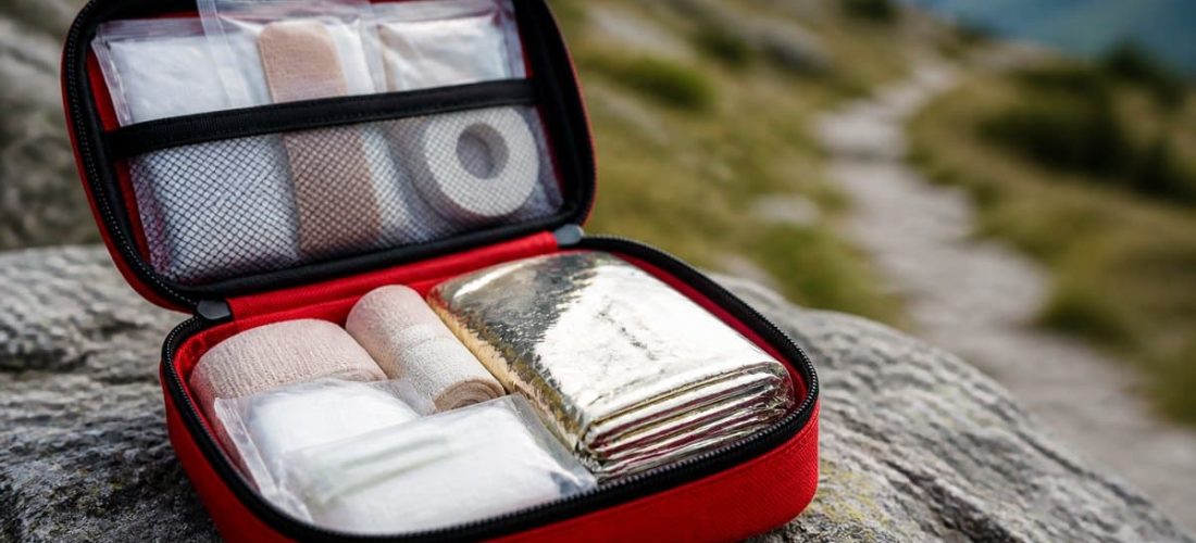 Trousse de secours en randonnée : que faut-il vraiment emporter ?